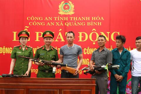 Quyết liệt vận động, thu hồi vũ khí, vật liệu nổ, công cụ hỗ trợ và pháo tại các xã, phường địa bàn vùng biển